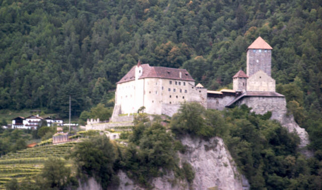 Burg Tirol
