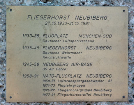 Fliegerhorst Neubiberg - Messingtafel Einheiten auf dem Fliegerhorst 1933 - 1991