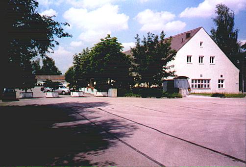 Fliegerhorst Neubiberg - Unteroffizierheim Suedostseite mit Biergarten